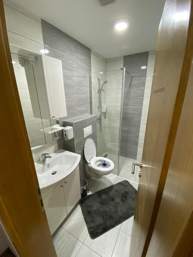 Motel Oaza Cazin Exteriör bild